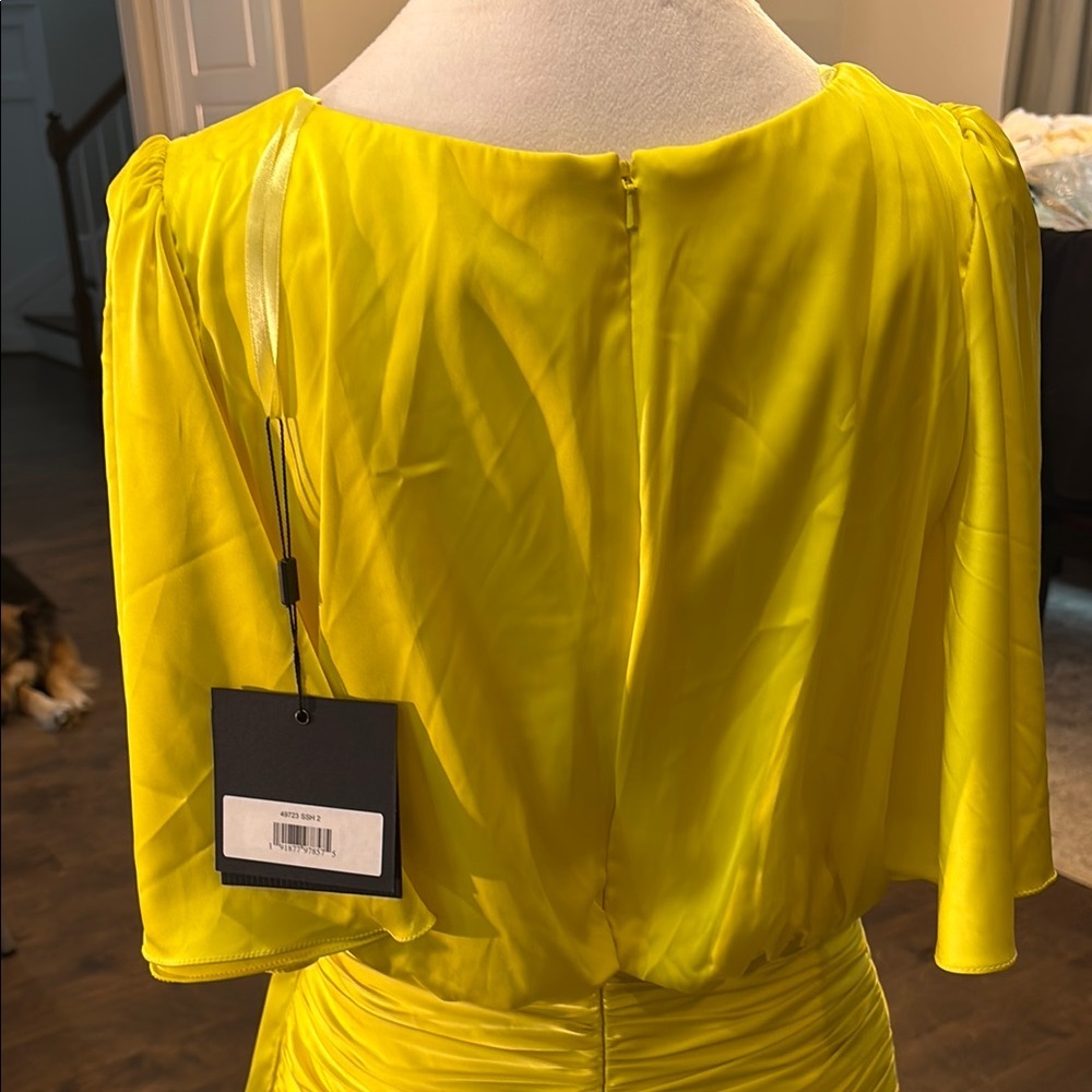 Mac Duggal Yellow Cocktail Mini Dress with Ruched Plunge Neckline - Picture 5 of 7